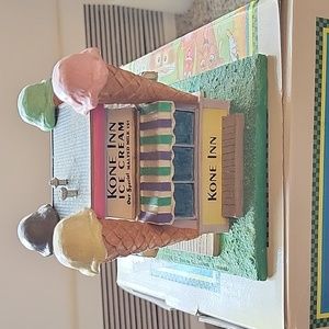 Lefton's Roadside Delights "Kone Inn" Figurine